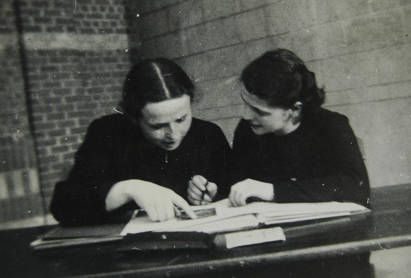 1935 - Marie-Francoise Falisse - ecole normale.jpg